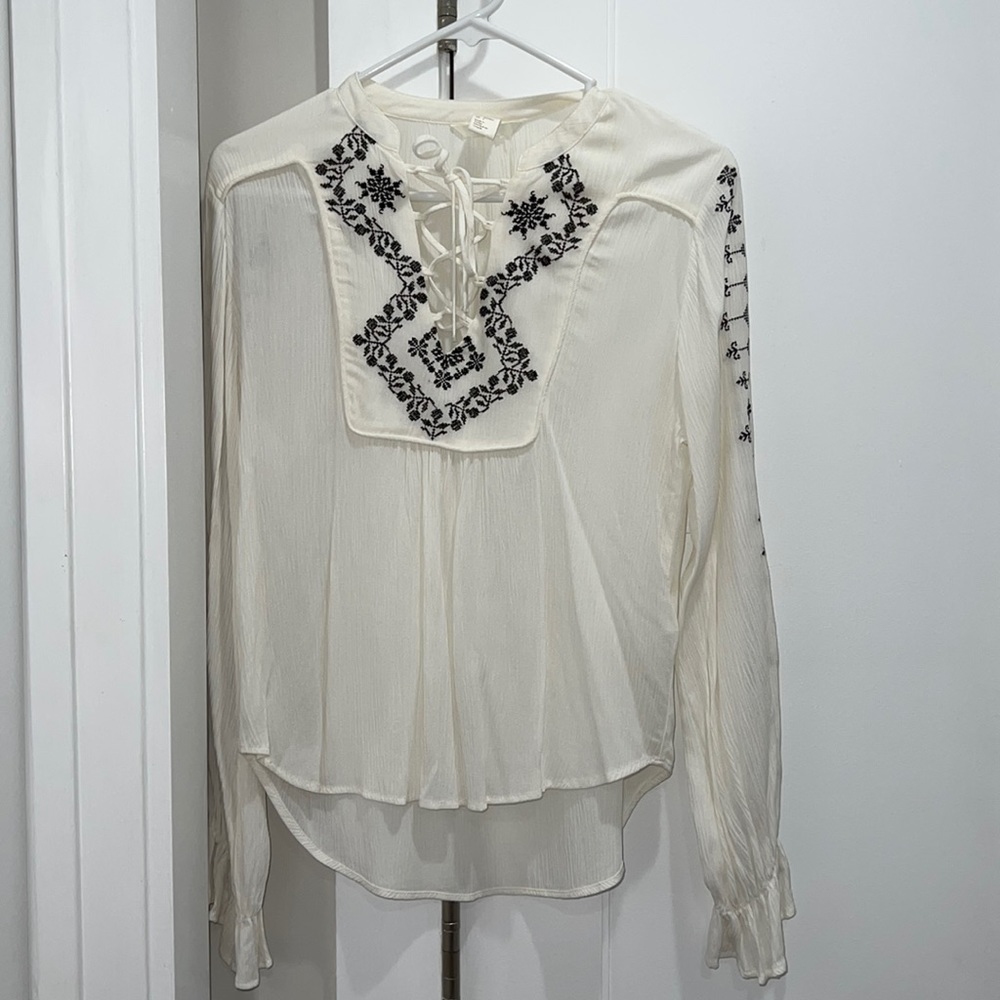 H&M creamy white blouse in size 4